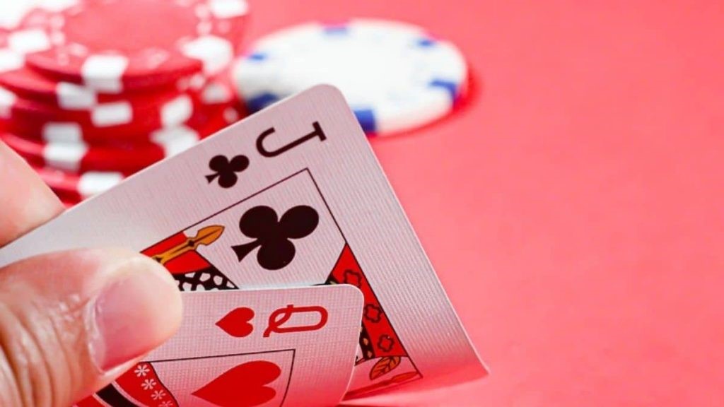 How to use a Blackjack trainer online?