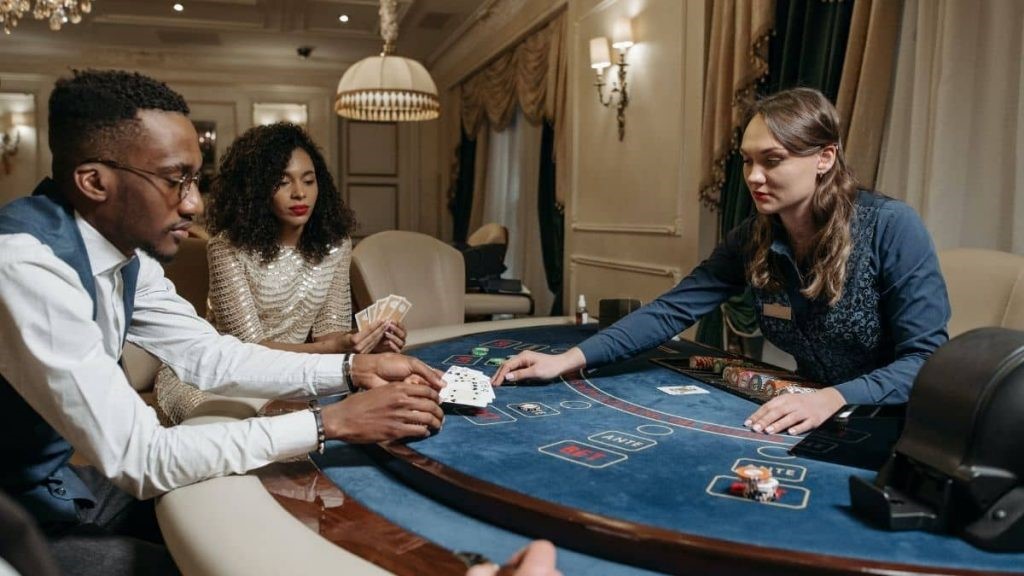 How does casino make money from Blackjack?