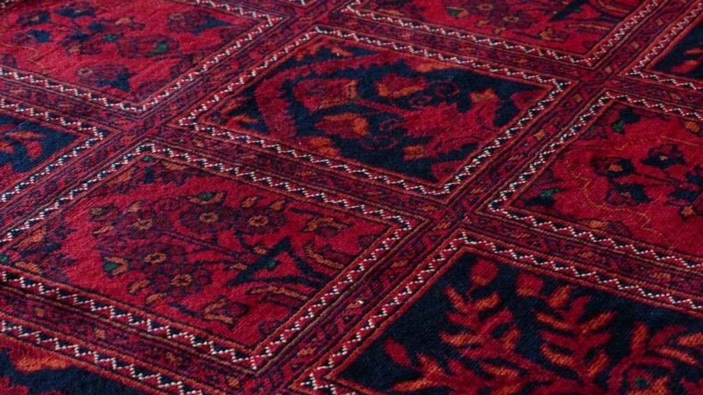 Why do casino uses unappealing carpet on their interiors?