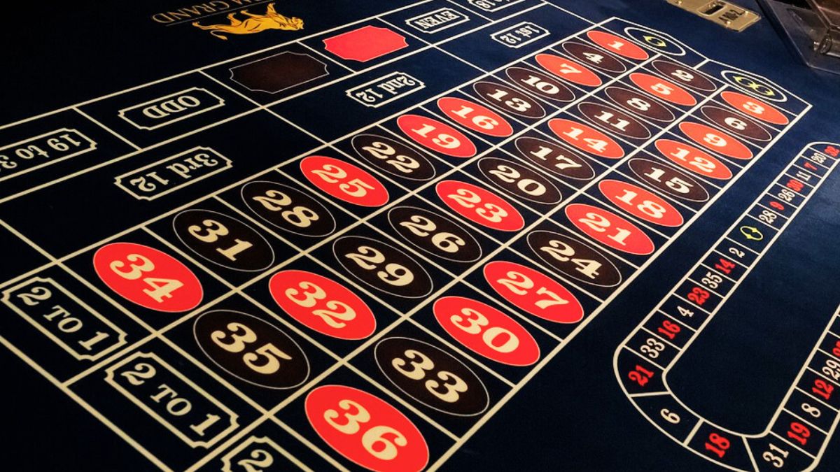 What is the best strategies to win at online Roulette in Singapore?